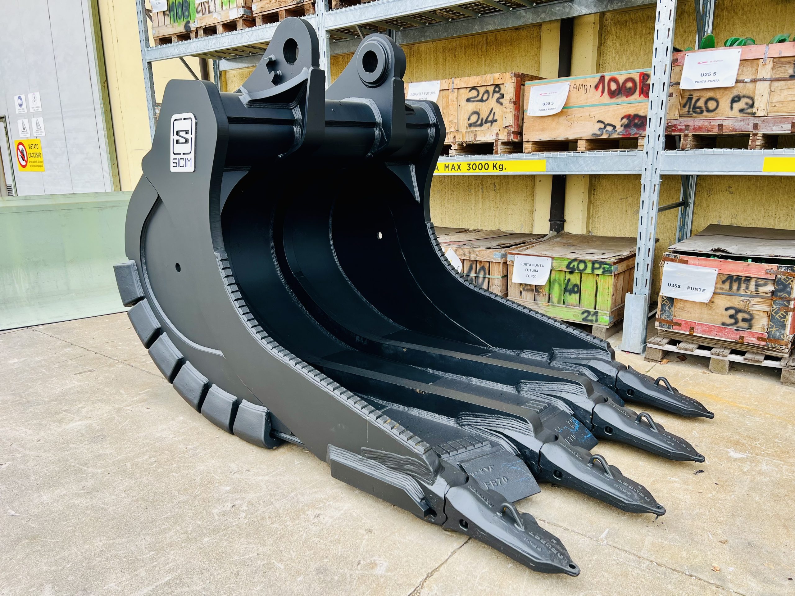 7 BENNA BLOCCHI E DISGAGGIO PER ESCAVATORE 75 TON